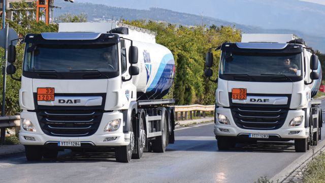 Τα δύο DAF CF της εταιρείας ελίν μεταφέρουν καθημερινά καύσιμα στην πόλη της Θεσσαλονίκης και σε όμορους νομούς. 