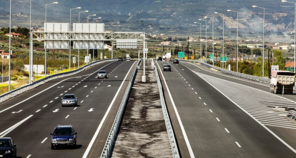 Το αίτημα για τη χορηγία των συσκευών GPS κατατέθηκε από το Υπουργείο Υποδομών και Μεταφορών προς την HELLASTRON – Ελληνικές Υποδομές και Οδοί με Διόδια, η οποία και ανταποκρίθηκε θετικά άμεσα.