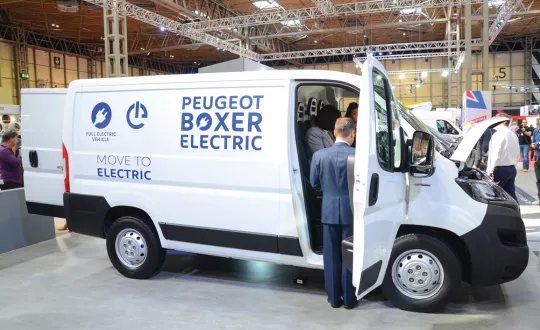 Το Peugeot Boxer Electric L1 H1 435 Panel Van που παρουσιάστηκε στην έκθεση CV Show 2019 του Μπέρμινχαμ, είχε ωφέλιμο φορτίο 1.215 κιλών (εξαιρουμένου του οδηγού).