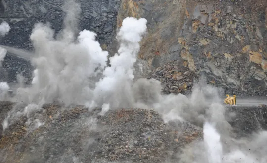 εκρηξη ανατίναξη δρόμου