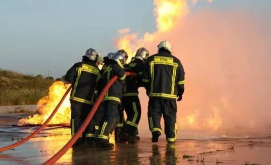 Νταλίκα κάηκε ολοσχερώς στην ΠΕΟ Αθηνών - Κορίνθου