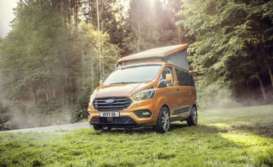 Το Ford Transit Custom Nugget προσφέρεται σε δύο εκδόσεις Transit Custom Nugget και προσφέρεται σε δύο εκδόσεις,