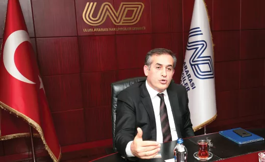Πέρα από την προβληματική για τους Τούρκους μεταφορείς κατάσταση στην Ε.Ε., προς τα ανατολικά είναι υποχρεωμένοι να χρησιμοποιούν την Κασπία, όπου όμως τα Rο-Rο δεν επαρκούν Πέρα από την προβληματική για τους Τούρκους μεταφορείς κατάσταση στην Ε.Ε., προς τα ανατολικά είναι υποχρεωμένοι να χρησιμοποιούν την Κασπία, όπου όμως τα Rο-Rο δεν επαρκούν