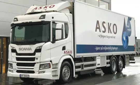 Η νορβηγική εταιρεία ASKO, δοκιμάζει 4 φορτηγά υδρογόνου της Scania. Η νορβηγική εταιρεία ASKO, δοκιμάζει 4 φορτηγά υδρογόνου της Scania.