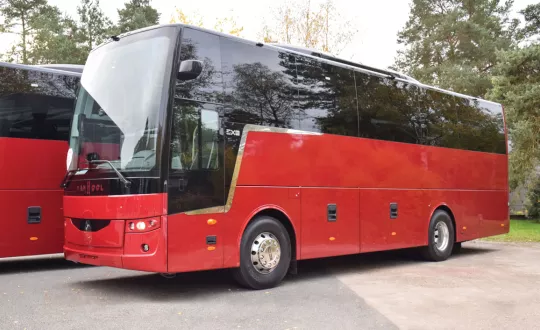 Το νέο λεωφορείο της εταιρείας, το μοντέλο ΕΧ11, με μήκος 10.700 χιλιοστά και δύο ύψη στα 3.545 χιλιοστά και στα 3.805 χιλιοστά. Ανάλογα με το μοντέλο μπορούν να ταξιδέψουν μέχρι και 47 επιβάτες.