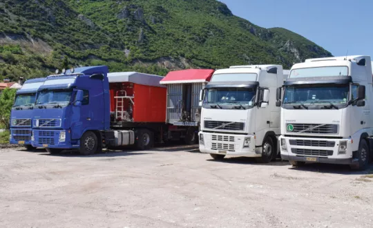 Φορτηγά ΔΧ που απασχολούνται στη ΛΑΡΚΟ Φορτηγά ΔΧ που απασχολούνται στη ΛΑΡΚΟ