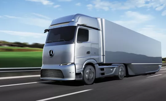 Την τεχνολογική βάση όλων των πλήρως ηλεκτρικών φορτηγών μαζικής παραγωγής της Daimler Trucks για τη μεσαία και βαριά κατηγορία θα αποτελέσει η νέα αρχιτεκτονική, modular πλατφόρμα ονόματι ePowertrain.