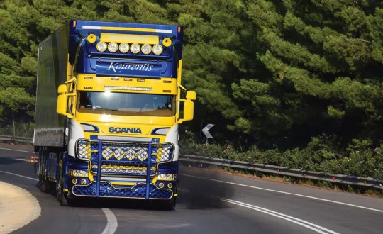 Σημαντικές αλλαγές έχουν γίνει και στον V8 κινητήρα, αυξάνοντας σημαντικά την ιπποδύναμή του. Σημαντικές αλλαγές έχουν γίνει και στον V8 κινητήρα, αυξάνοντας σημαντικά την ιπποδύναμή του.