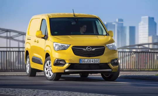 Τα -έως και 20- συστήματα υποστήριξης οδηγού του Opel Combo-e, είναι επιπέδου επιβατικού αυτοκινήτου.