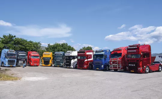 Η αφρόκρεμα των φορτηγών της Μαγνησίας στη σειρά. Δέκα τράκτορες συγκεντρώθηκαν στο Βελεστίνο.
