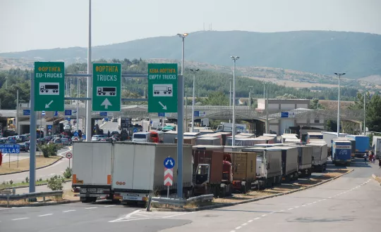 Το νέο σύστημα των ηλεκτρονικών διοδίων εξετάζεται να τοποθετηθεί και στα συνοριακά σημεία εισόδου – εξόδου των αυτοκινητόδρομων που συνδέουν τη χώρα μας με τις γειτονικές χώρες. Το νέο σύστημα των ηλεκτρονικών διοδίων εξετάζεται να τοποθετηθεί και στα συνοριακά σημεία εισόδου – εξόδου των αυτοκινητόδρομων που συνδέουν τη χώρα μας με τις γειτονικές χώρες.