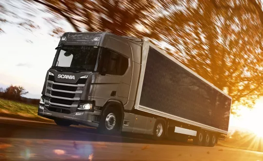 Η Scania μετέχει σε ένα ευρύτερο πρόγραμμα ανάπτυξης φωτοβολταϊκών για φορτηγά σε συνεργασία με εξειδικευμένες εταιρείες.