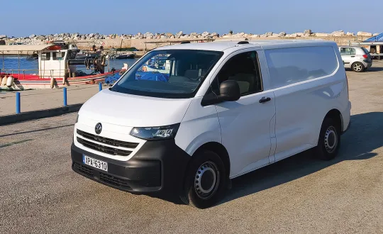 Το Transporter Van διαθέτει πολλά σύγχρονα  συστήματα ασφαλείας, όπως Lane Assist (ενεργό σύστημα διατήρησης λωρίδας κυκλοφορίας), Σύστημα πέδησης έκτακτης ανάγκης Front Assist και αναγνώριση σημάτων κυκλοφορίας, καθώς επίσης Cruise control με predictive speed limiter.