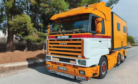 Το 143 ήταν τριαξονικός τράκτορας στον οποίο έγινε επιμήκυνση στο σασί του για να τοποθετηθεί η τροχοβίλα. Ένα κινητό σπίτι σε ρόδες!