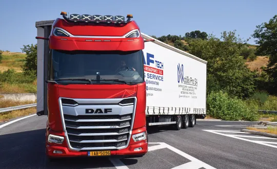DAF 530 XG+ Low Deck με χαμηλό προφίλ ελαστικών, το οποίο επιτρέπει τη μεταφορά μεγαλύτερου όγκου εμπορευμάτων.