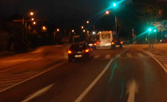 Το βαν θα διαβάζει τις πινακίδες των οχημάτων μπροστά και πίσω από αυτό. Το βαν θα διαβάζει τις πινακίδες των οχημάτων μπροστά και πίσω από αυτό.