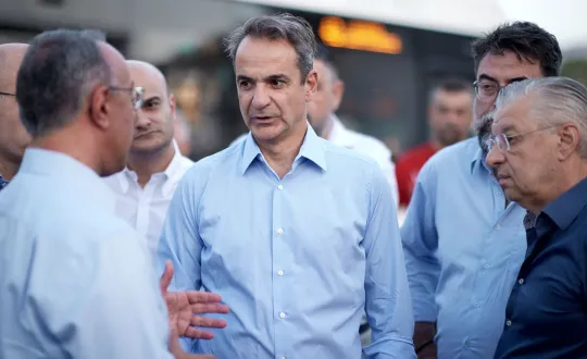 , ο πρωθυπουργός Κυριάκος Μητσοτάκης, μετά το Λαϊκό νοσοκομείο, επισκέφθηκε νωρίς το πρωί το αμαξοστάσιο του ΟΣΥ όπου ξεναγήθηκε στον στόλο των ηλεκτρικών λεωφορείων από τον αρμόδιο υπουργό Χρήστο Σταϊκούρα και τον υφυπουργό Βασίλη Οικονόμου.