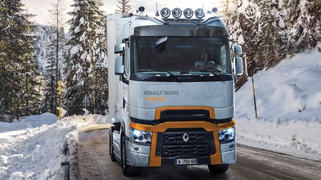 Τα βαρέα φορτηγά Renault T και T High, δέχθηκαν για το 2019 μία σειρά αναβαθμίσεων, οι οποίες μείωσαν τα επίπεδα κατανάλωσης κατά 3%. 