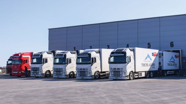 Οι νέες σύγχρονες εγκαταστάσεις της εταιρείας Ειρηνούπολη Logistics με έξι ράμπες φορτώσεων, τύπου φυσούνας ώστε να μην υπάρχει απώλεια θερμοκρασίας.