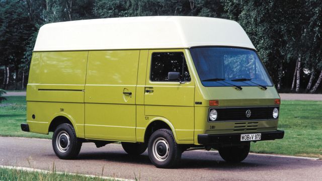 Για 21 χρόνια έμεινε στην παραγωγή το VW LT πρώτης γενιάς, ο πρόγονος του σημερινού Crafter. Προσφερόταν σε εκδόσεις van, mini-bus, σασί και double cab.