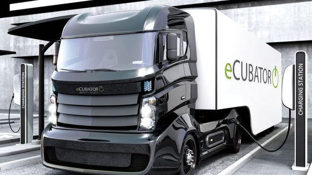 Σκοπός της «eCUBATOR» είναι να προετοιμάσει την Knorr-Bremse για τα νέας γενιάς ηλεκτρικά οχήματα, τα οποία υπολογίζεται πως θα λανσαριστούν από το 2025 και μετά. 