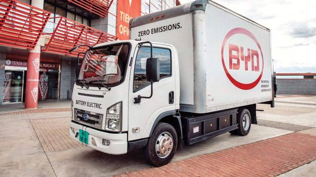 Αρχικά, στην αγορά της Γηραιάς Ηπείρου θα προσφέρεται το ηλεκτροκίνητο ελαφρύ φορτηγό BYD T6 που έχει μικτό βάρος 7,5 τόνων.