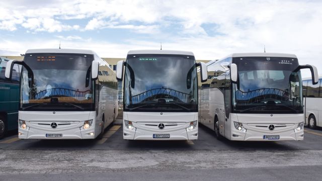 Τρία από τα δεκαπέντε Tourismo του υπεραστικού ΚΤΕΛ Μαγνησίας Α.Ε. Τα δεκατρία λεωφορεία παραδόθηκαν το 2018 και τα άλλα δύο το 2019. 