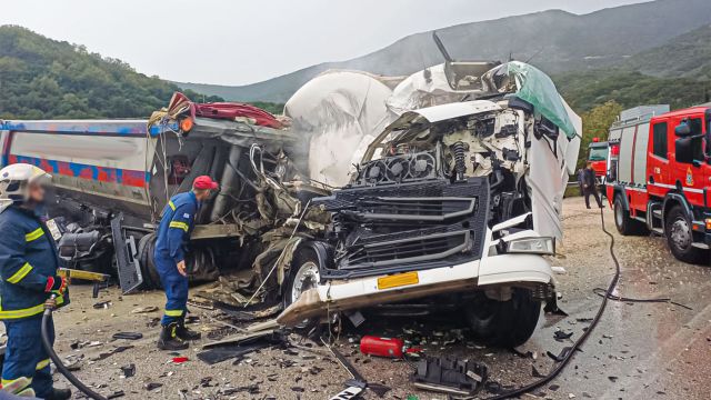 συγκρουση φορτηγων 