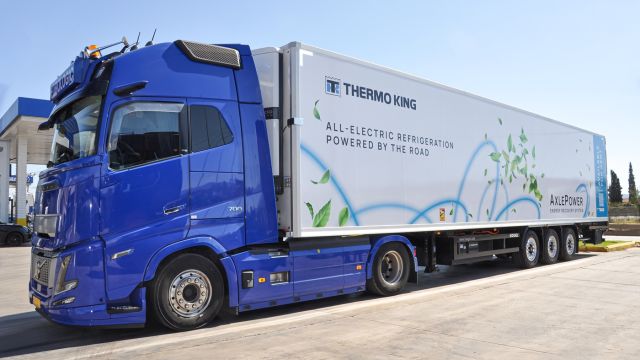 Στο Volvo 700 της Eurologic ο θάλαμος με το υβριδικό ψυκτικό μηχάνημα της Thermoking
