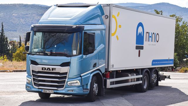 Το DAF XD της εταιρείας Παγωτά ΠΗΛΙΟ το οποίο μεταφέρει  παγωτά από το Βόλο σε όλη την Ελλάδα. Το DAF XD προσφέρει ένα μεγάλο αριθμό καινοτομιών, σύγχρονη εξωτερική εμφάνιση, αυξημένη χωρητικότητα φορτίου και άριστη απόδοση του κινητήρα.
