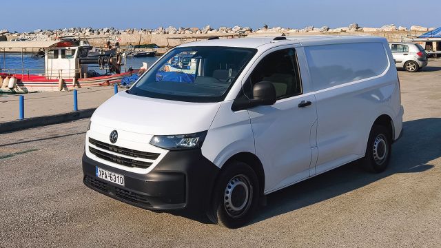 Το Transporter Van διαθέτει πολλά σύγχρονα  συστήματα ασφαλείας, όπως Lane Assist (ενεργό σύστημα διατήρησης λωρίδας κυκλοφορίας), Σύστημα πέδησης έκτακτης ανάγκης Front Assist και αναγνώριση σημάτων κυκλοφορίας, καθώς επίσης Cruise control με predictive speed limiter.