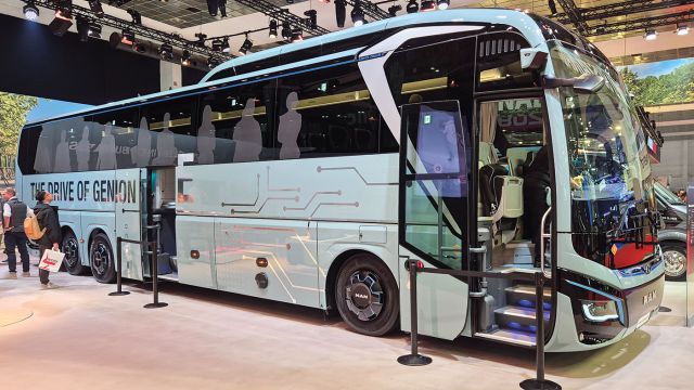 Το MAN Lion’s Coach 14 Ε έκανε στις Βρυξέλλες παγκόσμια πρεμιέρα –το πρώτο αμιγώς ηλεκτρικό πούλμαν από Ευρωπαίο κατασκευαστή.