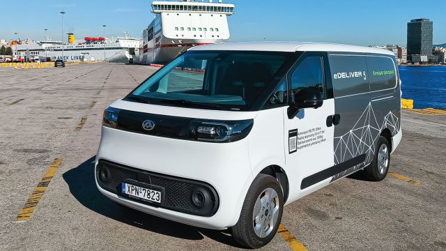 Το Maxus eDeliver 5 διατίθεται με 5ετή εγγύηση οχήματος και 8ετή για την μπαταρία. Ο ηλεκτροκινητήρας αποδίδει μέγιστη ισχύ 120 kW στους μπροστινούς τροχούς, με ροπή 240 Nm.