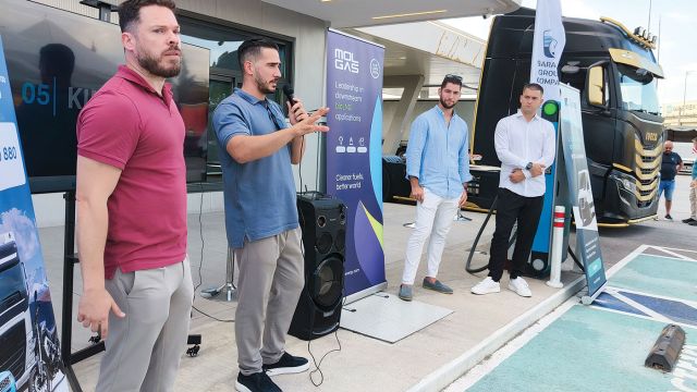Με μεγάλη επιτυχία οργάνωσαν την εκδήλωση τα στελέχη της Molgas Energy Greece, Δημήτρης Παπαχρήστου και Γιάννης Σκούφος και τα αδέρφια Χρήστος και Γιώργος Κολοκυθάς στο πρατήριό τους στη Θεσσαλονίκη.