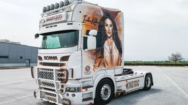 King of the road. Η υπέροχη φωνή της Ιουλίας Καλλιμάνης μας ταξιδεύει με κάθε τραγούδι της.