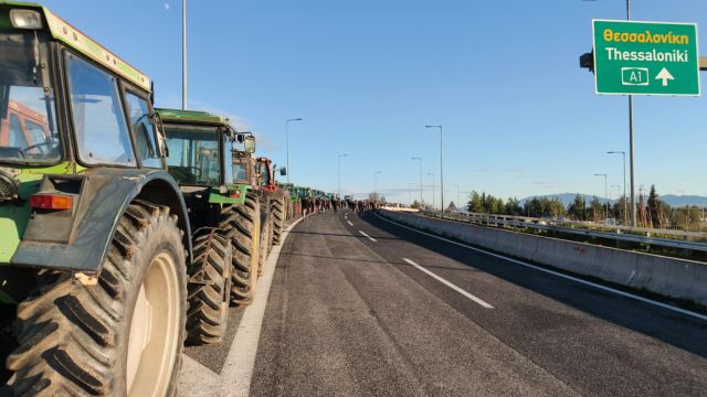 τρακτερ στην εθνική οδό