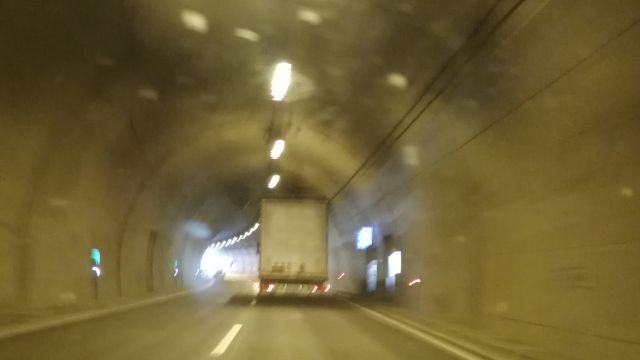 Σήραγγες Εγνατίας Φορτηγό σε τούνελ
