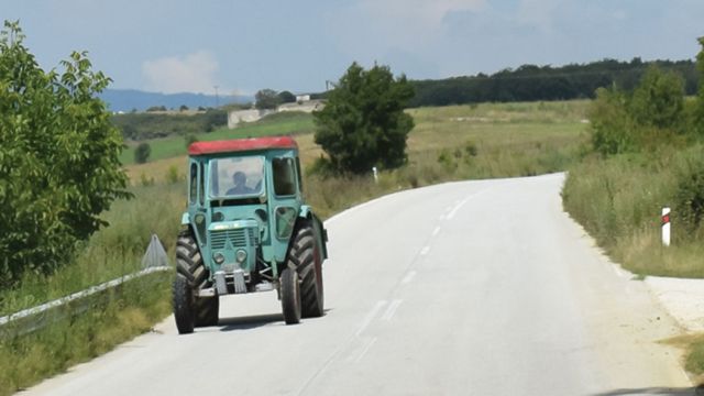 τρακτέρ στον δρόμο