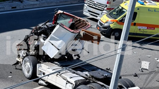 τροχαιο αττικη οδος με φορτηγό