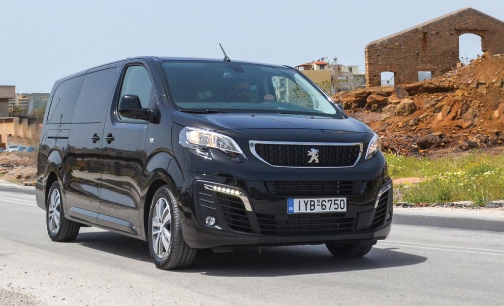 Ουδέτερη οδική συμπεριφορά και υψηλά επίπεδα άνεσης για το Peugeot Traveller.