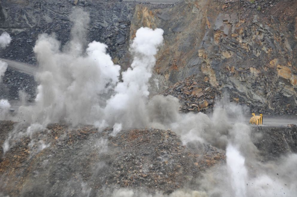 εκρηξη ανατίναξη δρόμου