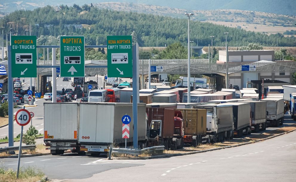 φορτηγά σε τελωνείο