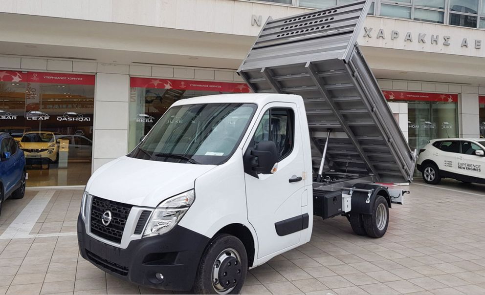 Το νέο Nissan NV400 σε έκδοση με ανατρεπόμενη καρότσα κλίσης 45° δημιουργήθηκε από την εταιρεία Nissan Νικ. Ι. Θεοχαράκης Α.Ε. Το όχημα συνοδεύεται από εγγύηση πέντε ετών ή 160.000 χλμ. και προσφέρεται για τον κατασκευαστικό κλάδο και τη μεταφορά χύδην υλικών.