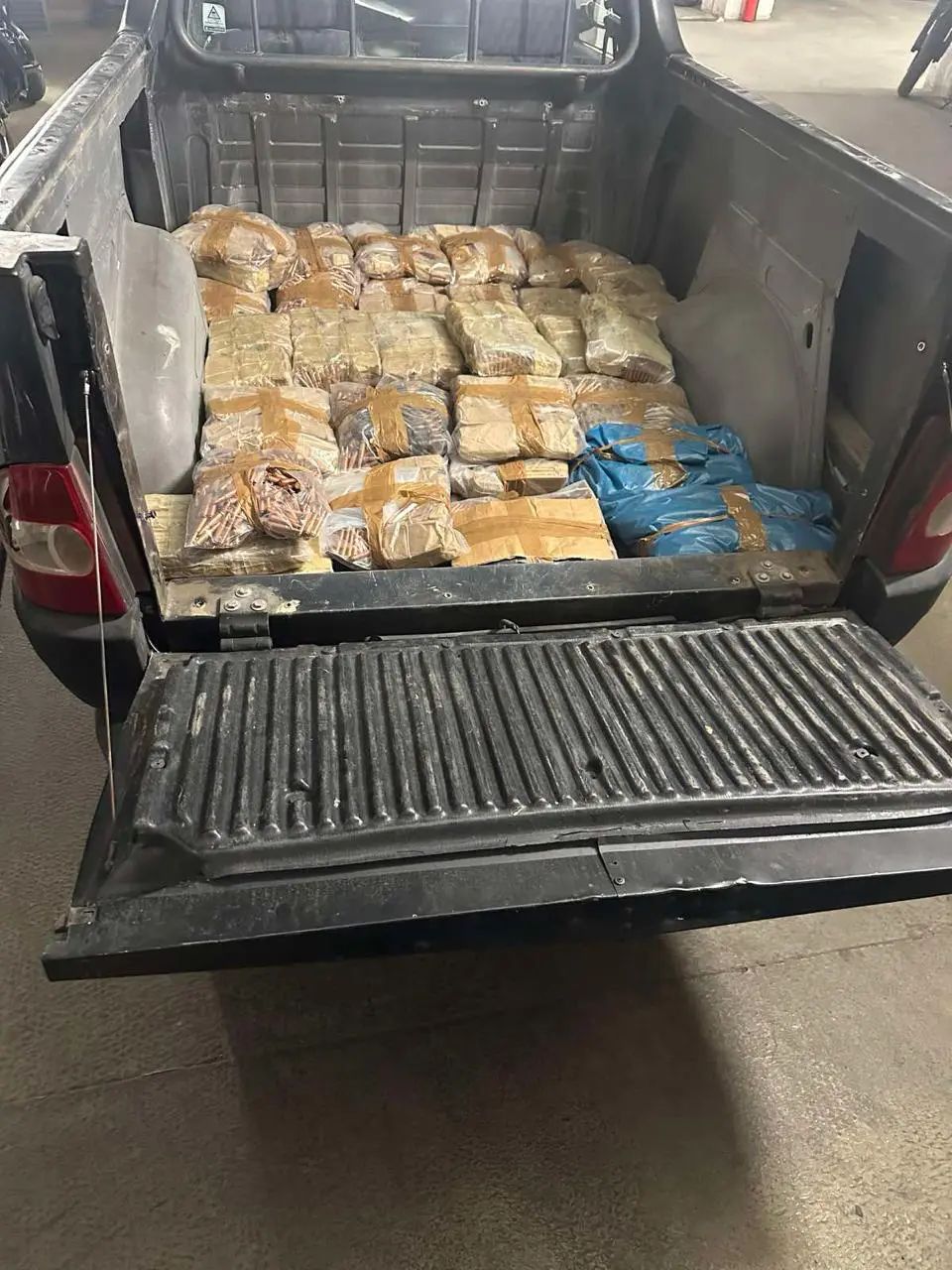 πυρομαχικα σε φορτηγο