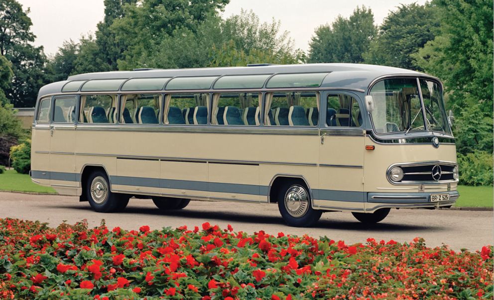 65 χρόνια ζωής μετρά το Mercedes-Benz Ο 321 Η.