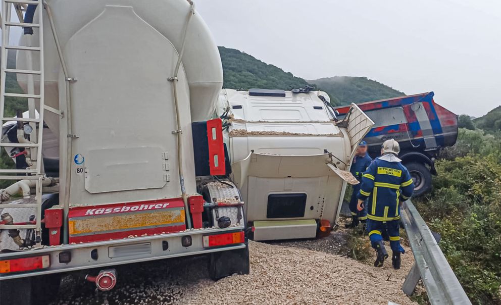 συγκρουση φορτηγων 