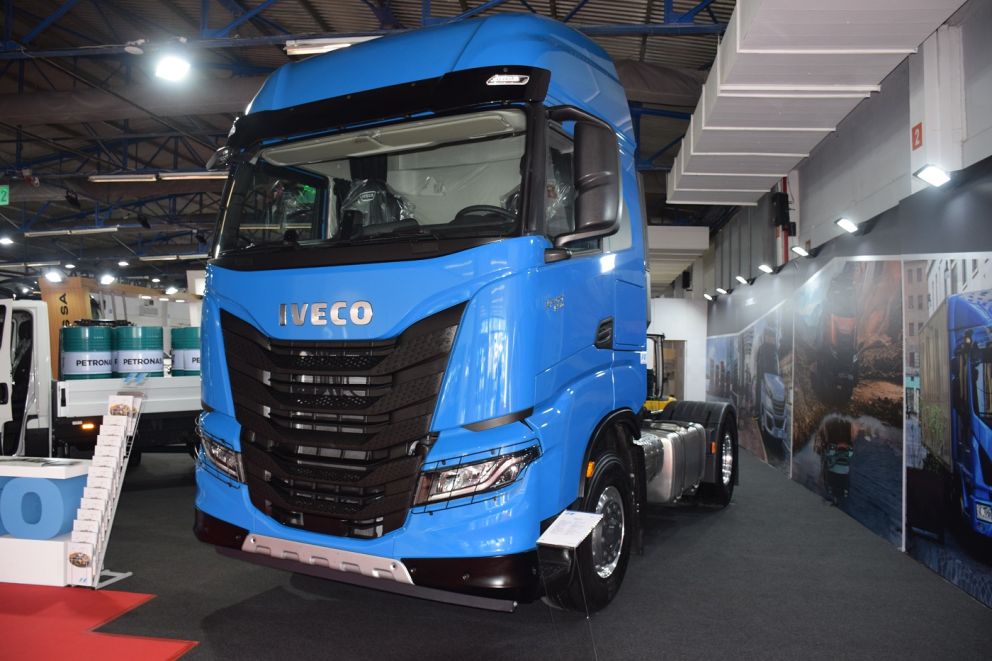 Τράκτορας IVECO X-WAY 570 HP με επιλογή κίνησης και στον μπροστινό άξονα