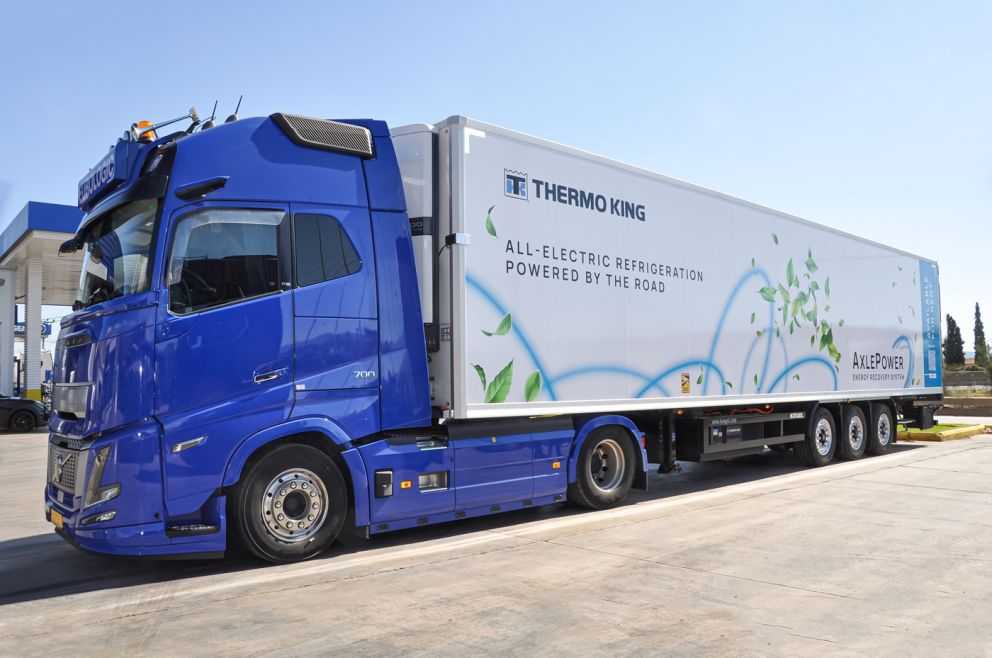 Στο Volvo 700 της Eurologic ο θάλαμος με το υβριδικό ψυκτικό μηχάνημα της Thermoking