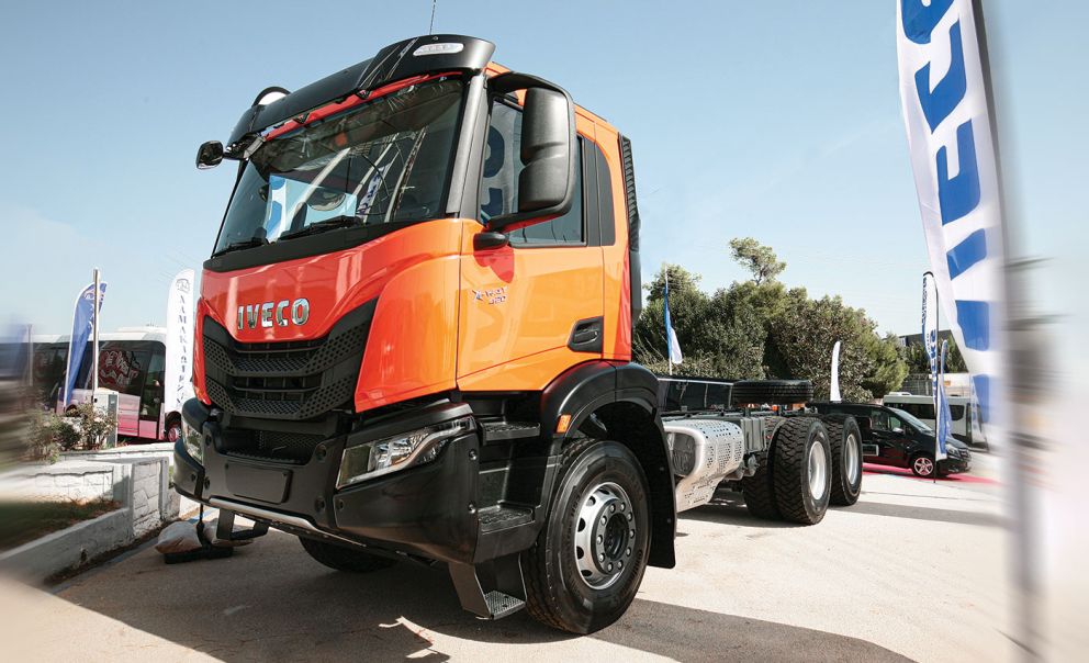 Πρεμιέρα για το θηριώδες Iveco X-Way 570 με υδροστατικό σύστημα  Hi-Traction και το τριάξονο X-Way 420