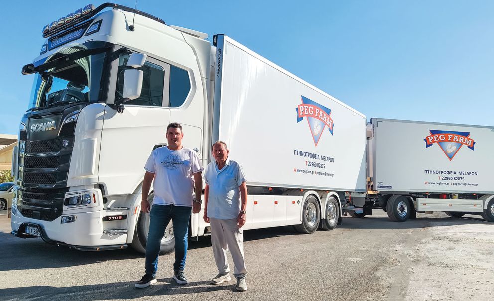 Ο Βαγγέλης Πέγγος με τον πατέρα του Ιωάννη, άξιοι συνεχιστές του έργου του παππού Βαγγέλη. Ο Βαγγέλης Πέγγος με τον πατέρα του Ιωάννη, άξιοι συνεχιστές του έργου του παππού Βαγγέλη.